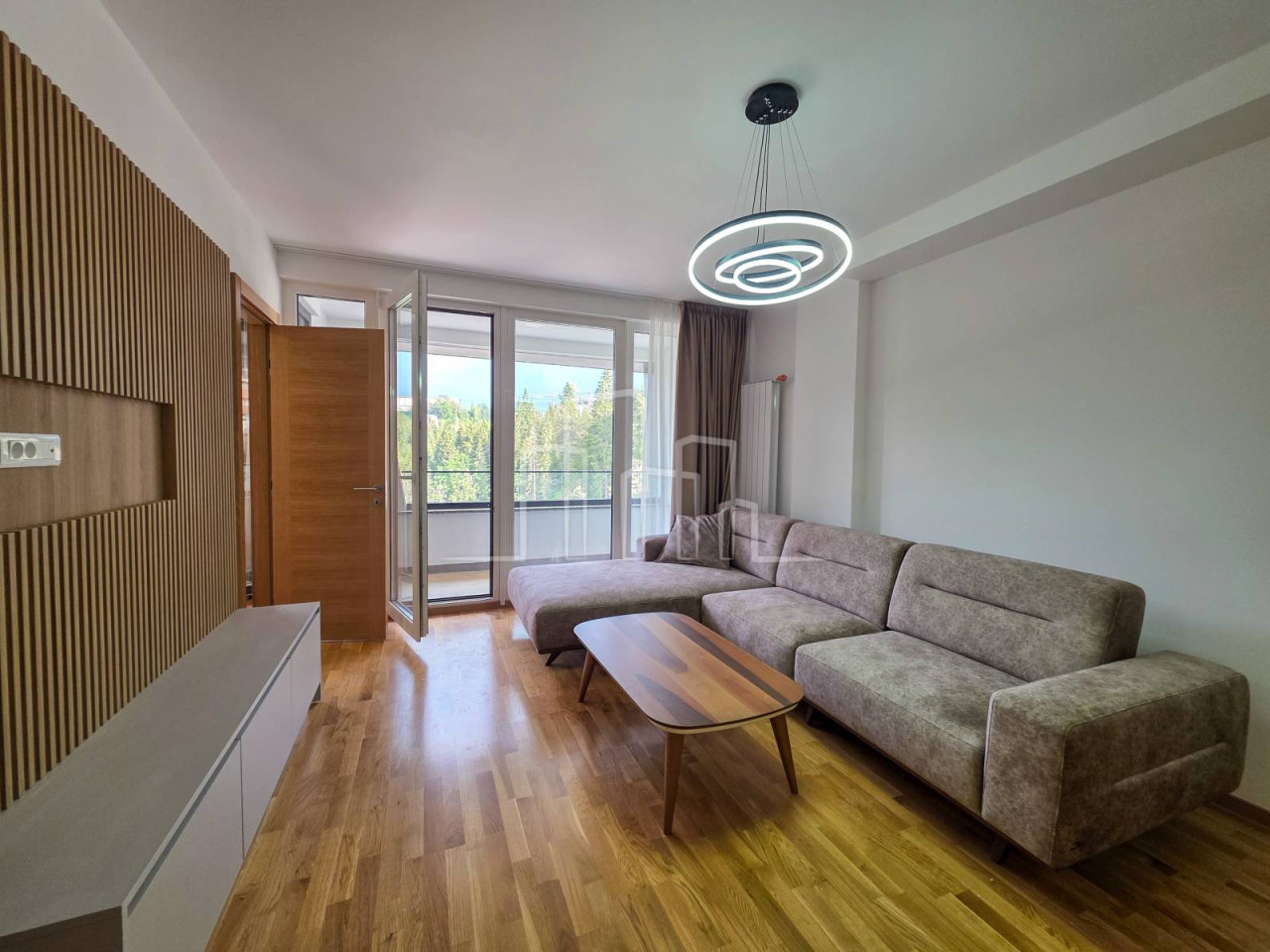 Apartman sa dvije spavaće sobe, skijašnicom i garažom  Jahorina 3