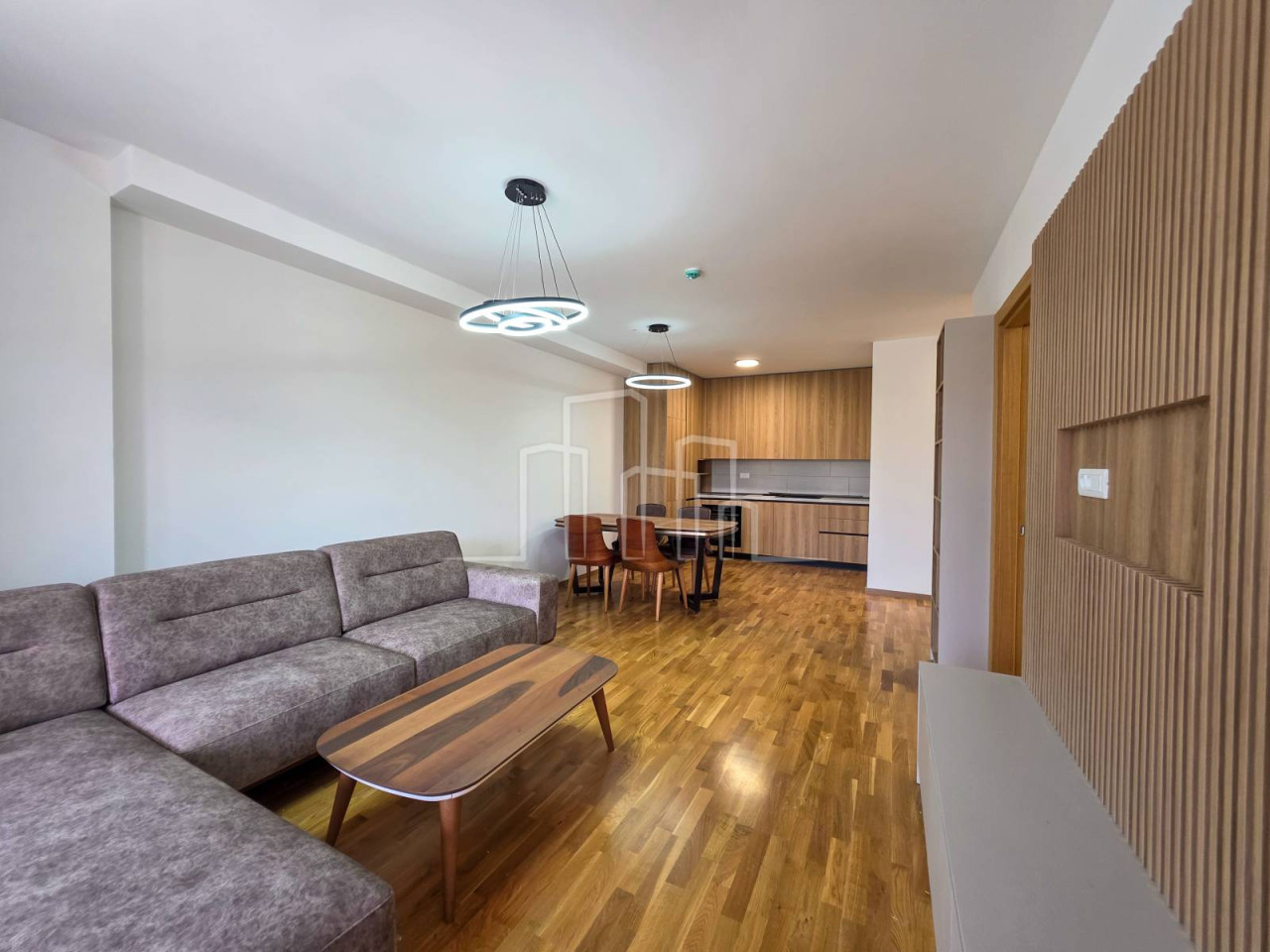 Apartman sa dvije spavaće sobe, skijašnicom i garažom  Jahorina 8