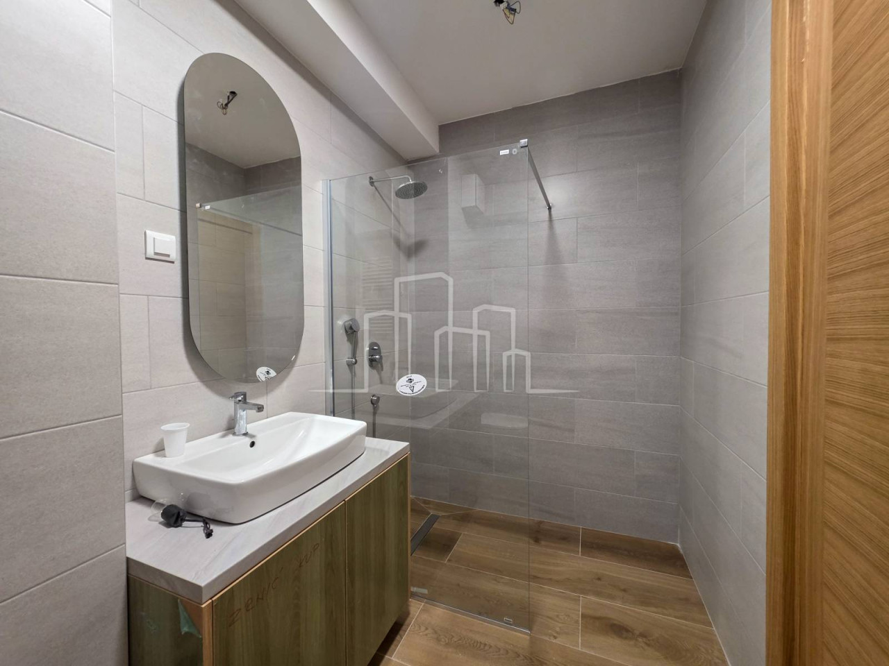 Apartman sa dvije spavaće sobe, skijašnicom i garažom  Jahorina 16