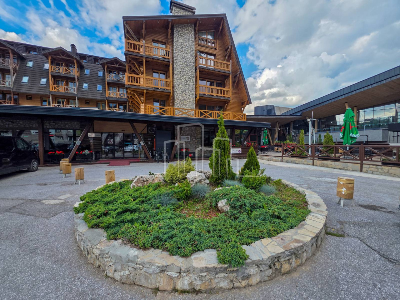 Apartman sa dvije spavaće sobe, skijašnicom i garažom  Jahorina 17