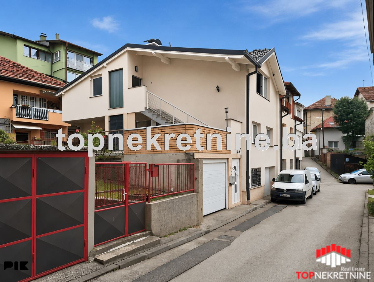 Kuća Pr+1+Pk površine 256m2 sa 2 garaže i terasom na Bjelavama