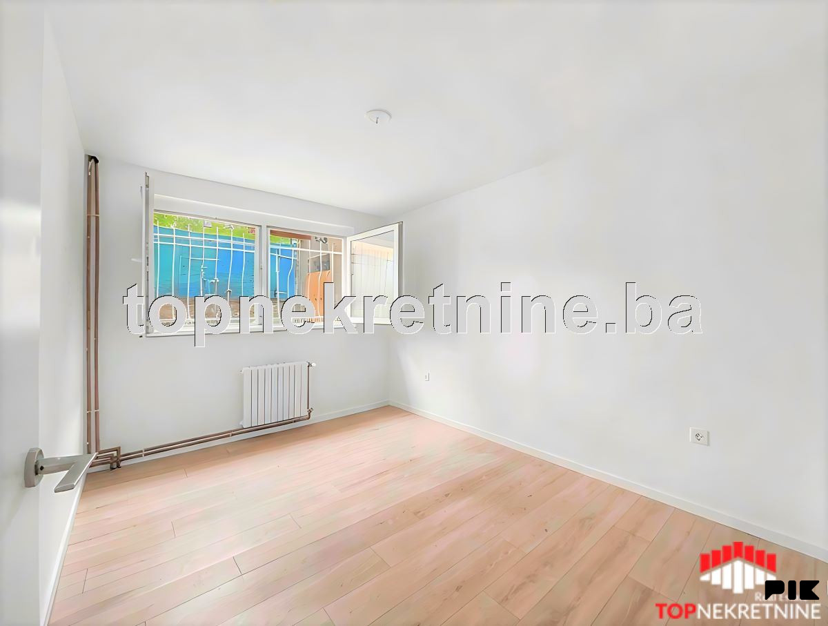 Kuća Pr+1+Pk površine 256m2 sa 2 garaže i terasom na Bjelavama 8