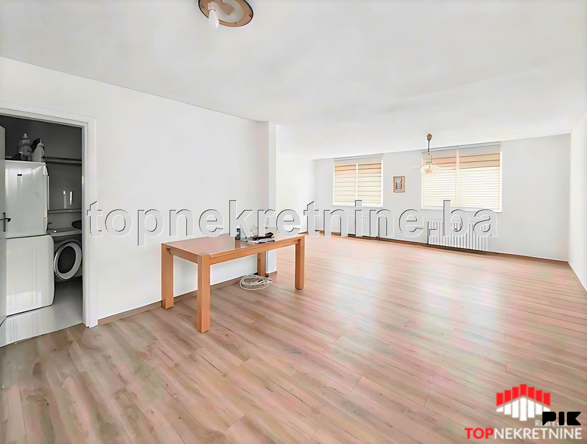 Kuća Pr+1+Pk površine 256m2 sa 2 garaže i terasom na Bjelavama 9