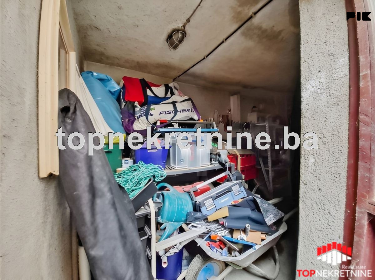 Kuća Pr+1+Pk površine 256m2 sa 2 garaže i terasom na Bjelavama 19