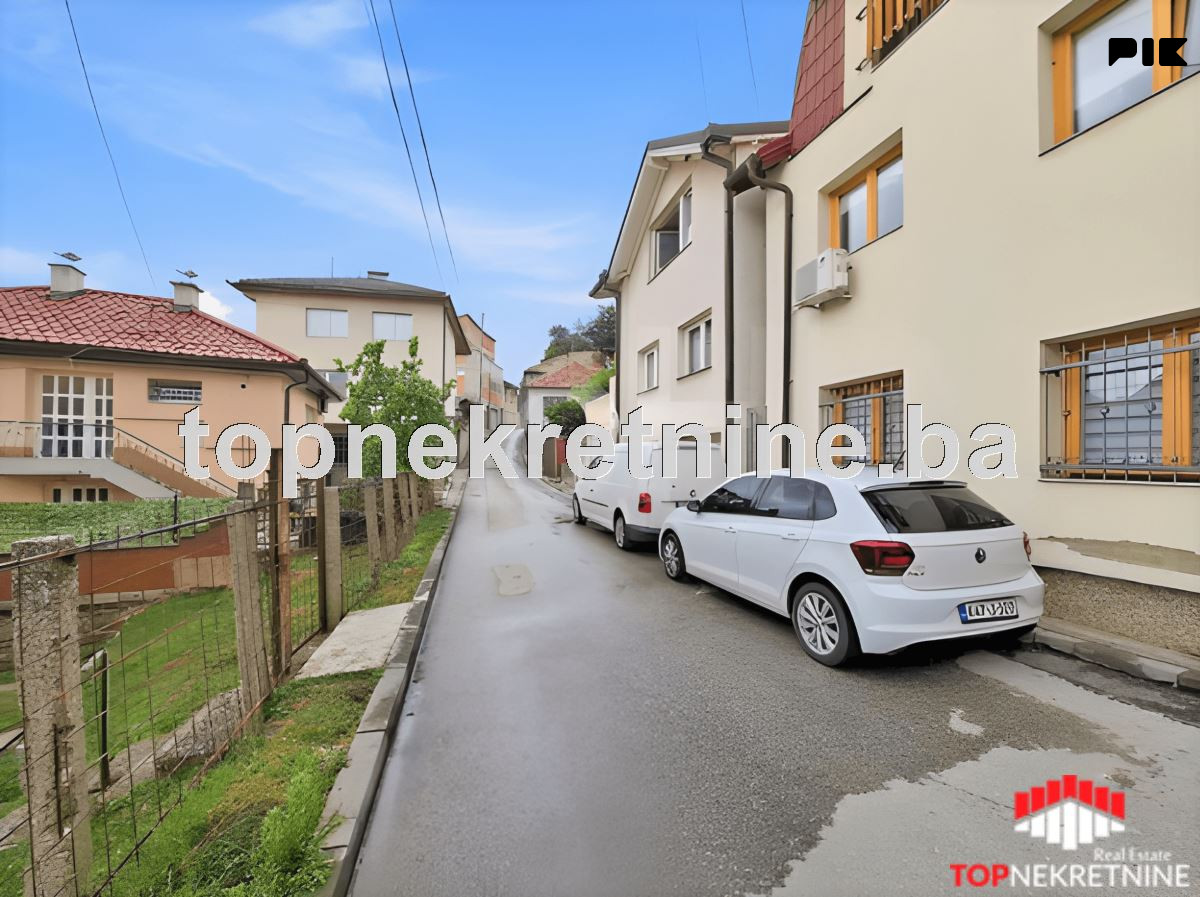 Kuća Pr+1+Pk površine 256m2 sa 2 garaže i terasom na Bjelavama 24