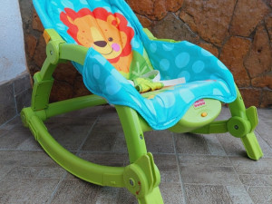 LEZALJKA LJULJASKA ZA BEBE  FISHER PRICE+VIBRACIJE (0-18kg)