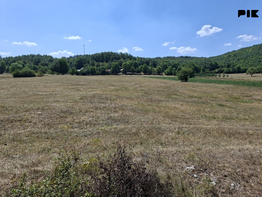 Zemljište povrsine 6419m2 i 3097m2 2