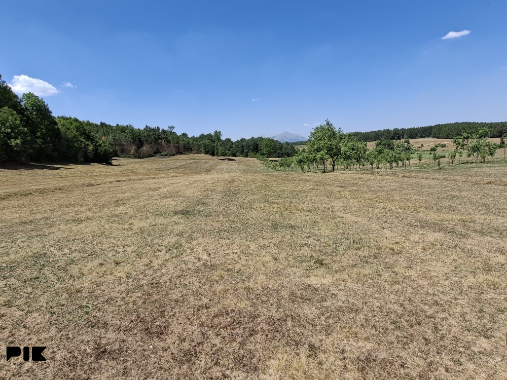 Zemljište povrsine 6419m2 i 3097m2 5