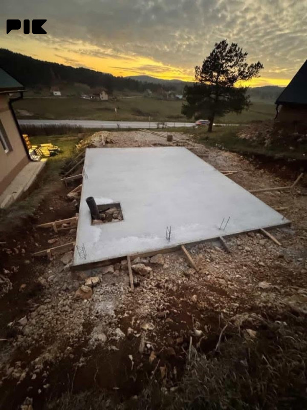 ATRAKTIVAN PLAC NA RAVNOJ ROMANIJI