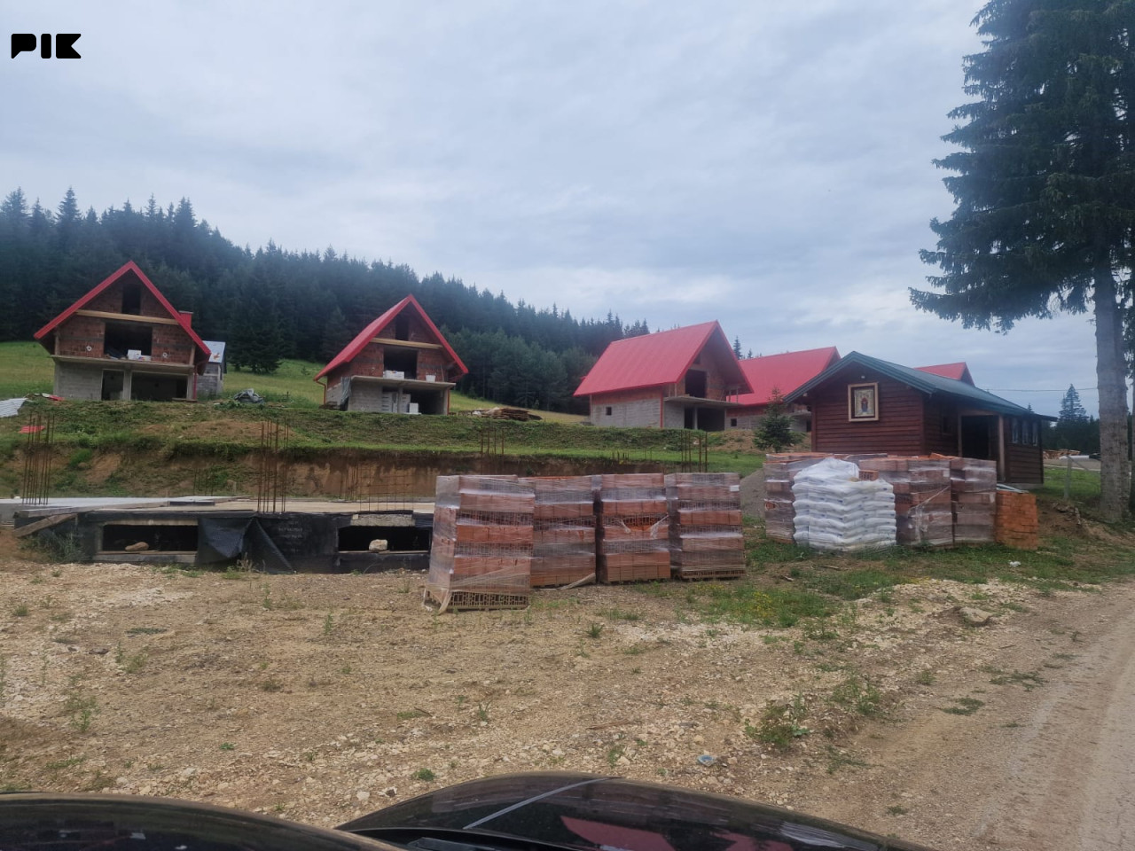[ Šumsko zemljište Han Pijesak ] voda, struja, put, 32000m2 2