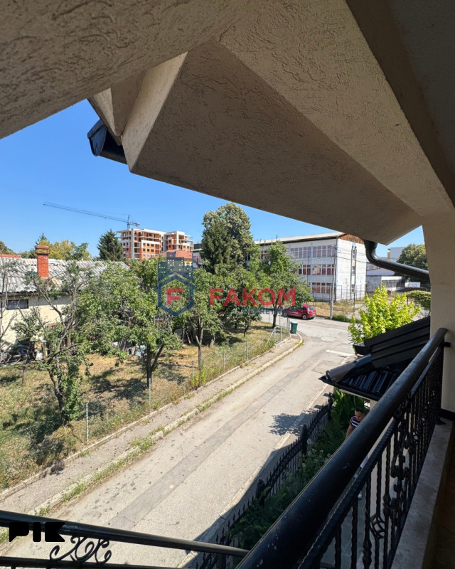 Iznajmljuje se kompletno namješten sprat kuće u naselju Mejdan 16