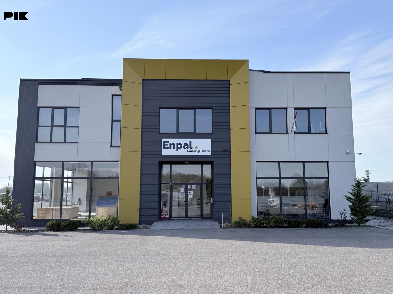 Poslovni objekat/skladiše/hale Bijeljina 1800m2 2