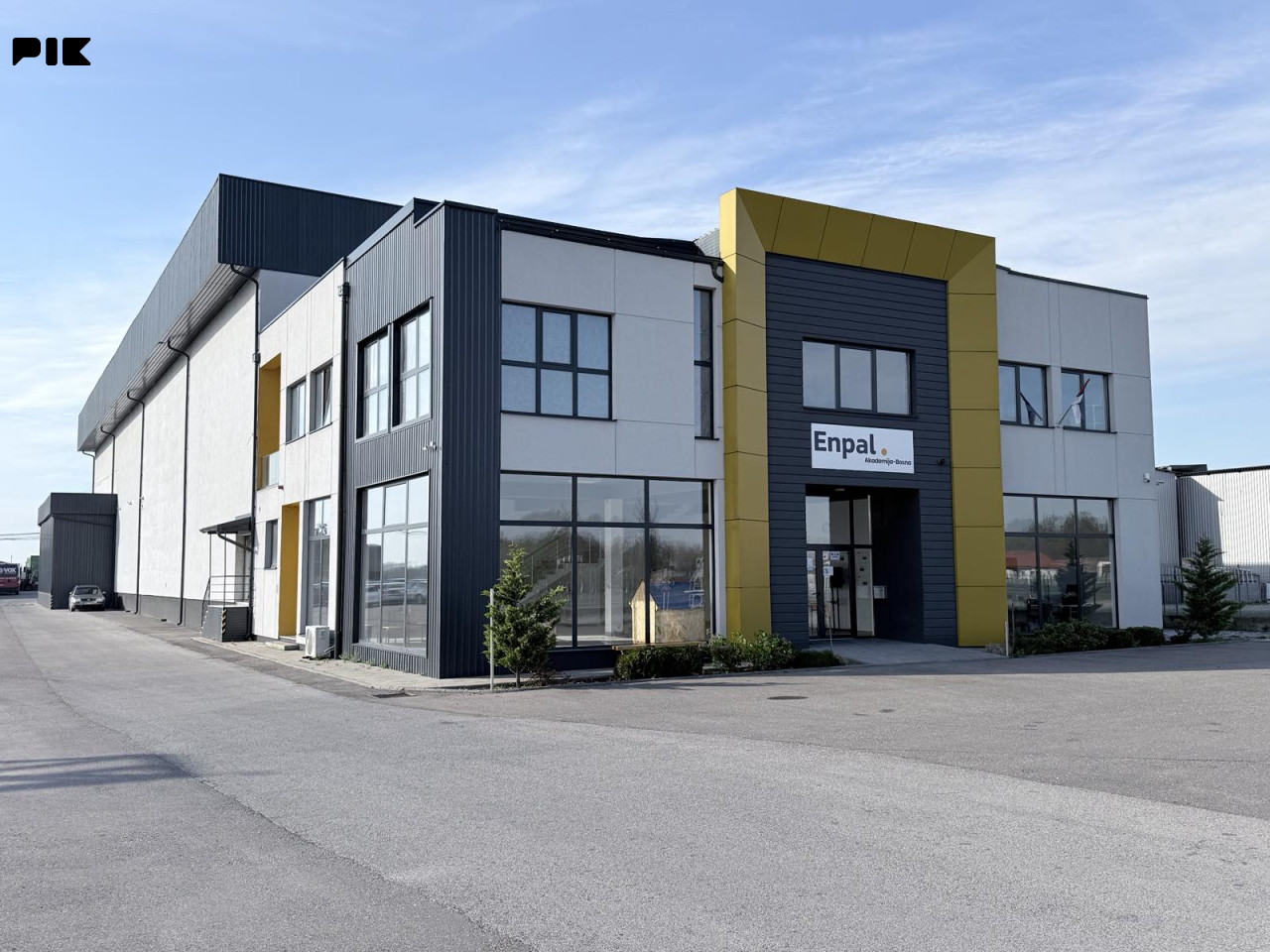 Poslovni objekat/skladiše/hale Bijeljina 1800m2
