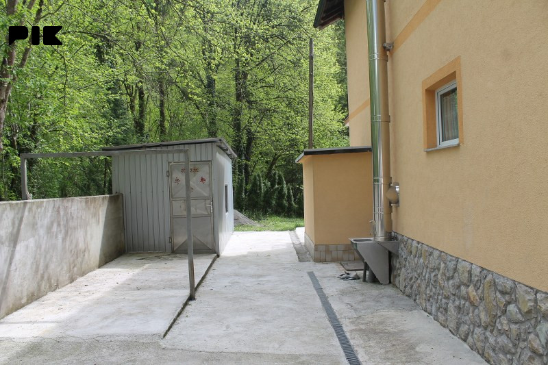Posjed sa modernom kućom uz rijeku Unu 18