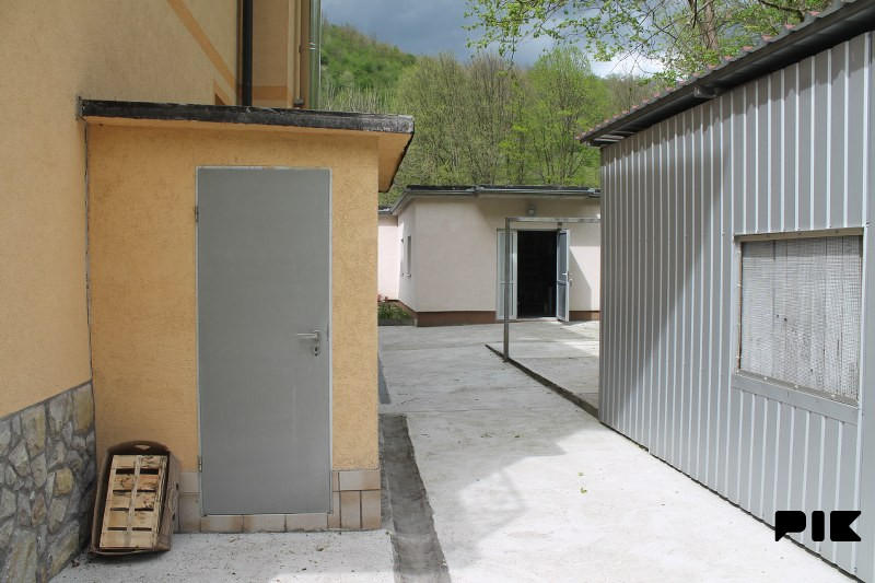 Posjed sa modernom kućom uz rijeku Unu 19