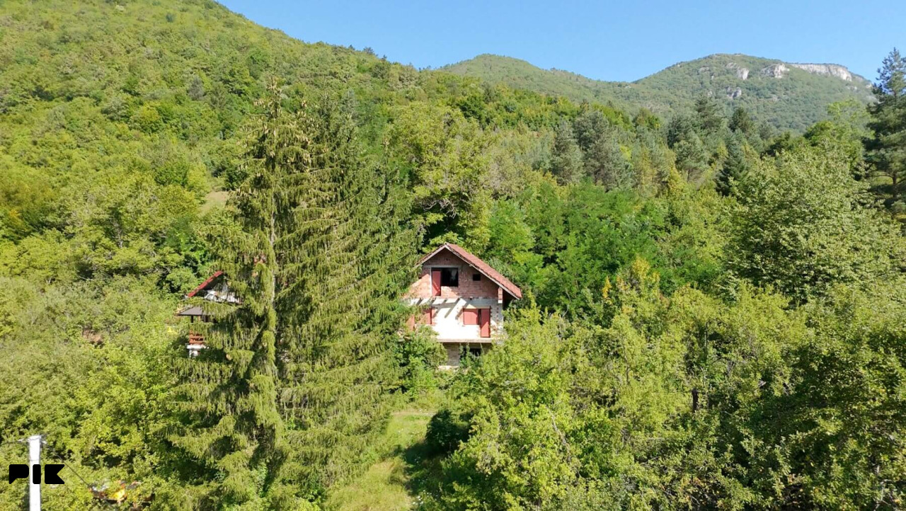 Izvor Plive, kuća sa okućnicom na prodaju