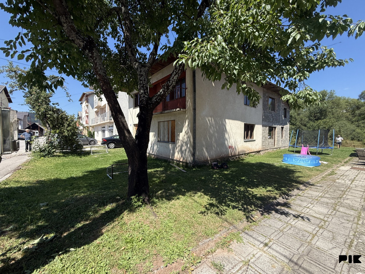 Kuća Pale 149 m2 Okućnica 330 m2 (mogućnost treće etaže) 3