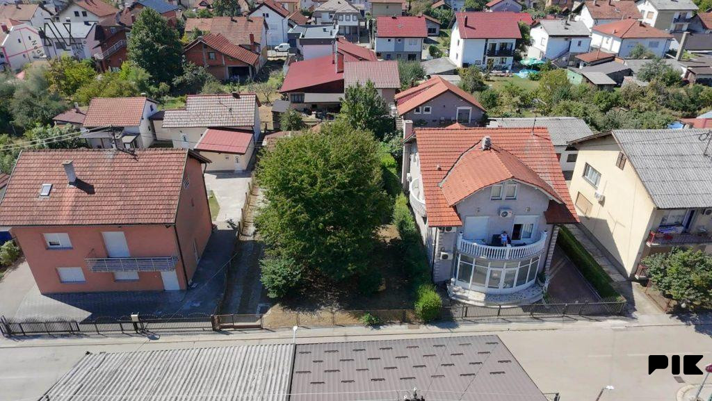 ROSULJE; plac od 540m2 sa starijom kućom 2