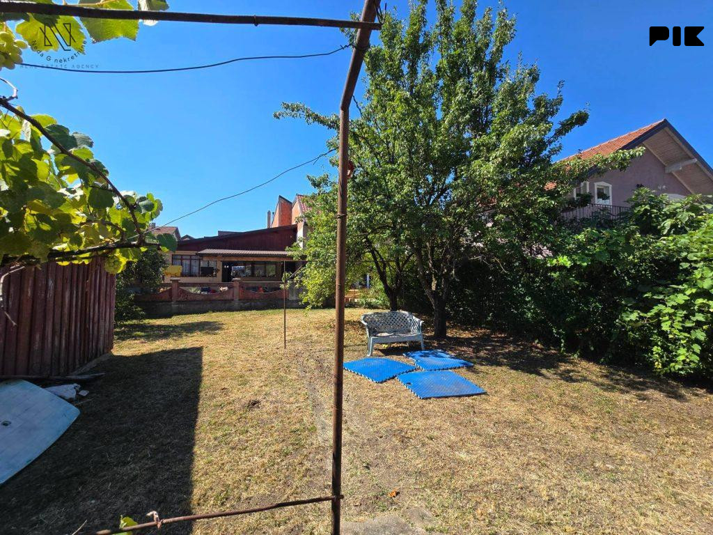ROSULJE; plac od 540m2 sa starijom kućom 6