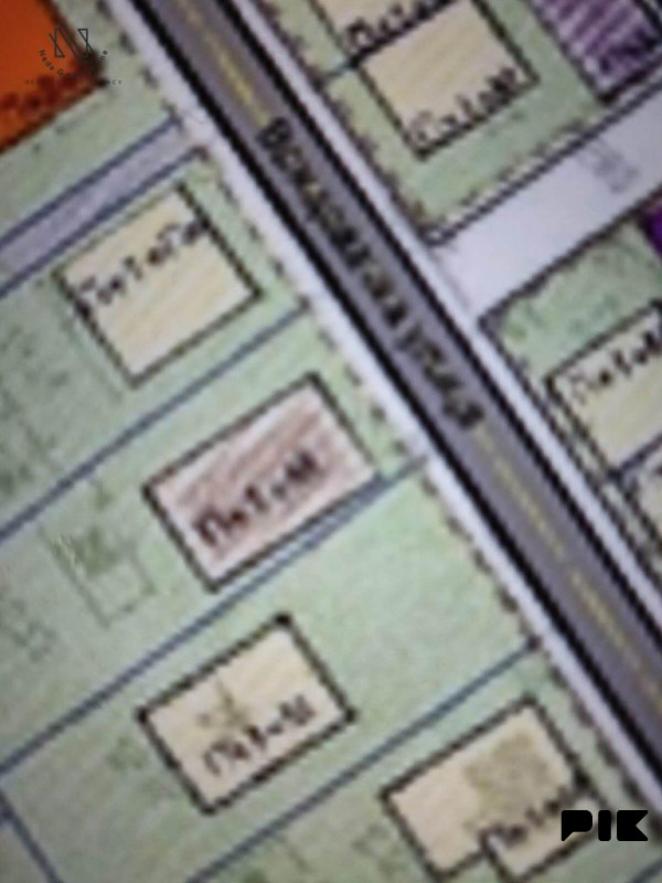 ROSULJE; plac od 540m2 sa starijom kućom 9
