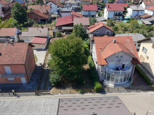 ROSULJE; plac od 540m2 sa starijom kućom photo 2