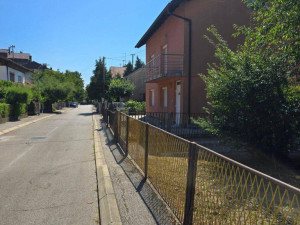 ROSULJE; plac od 540m2 sa starijom kućom photo 3