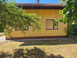 ROSULJE; plac od 540m2 sa starijom kućom photo 4