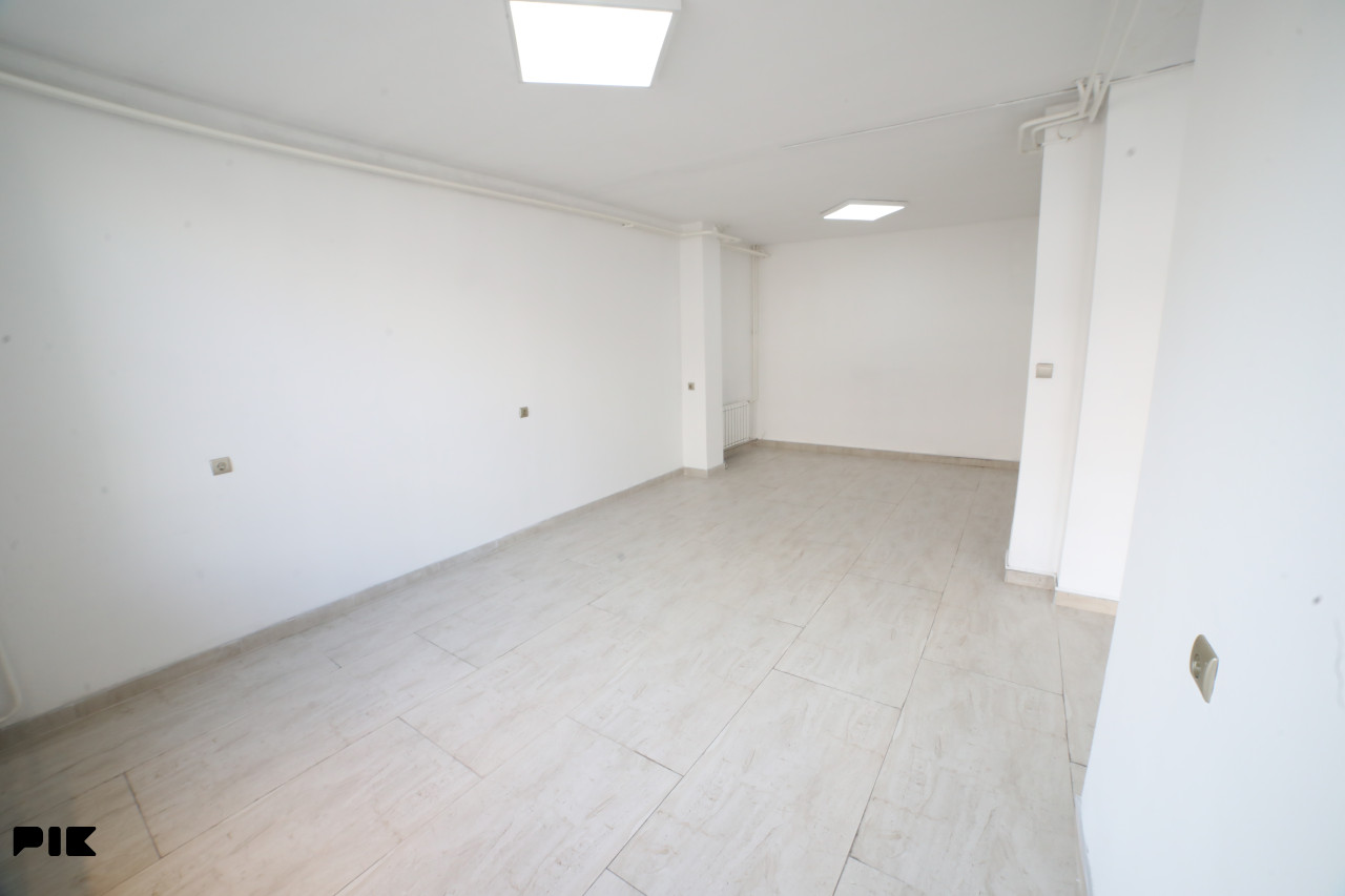 Poslovni prostor 40 m2 - Hrasno, Azize Š. (izlog na glavnu ulicu) 4