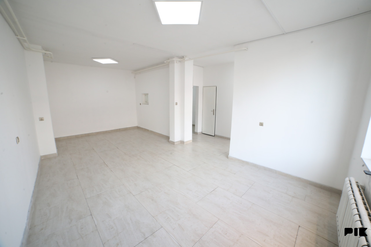Poslovni prostor 40 m2 - Hrasno, Azize Š. (izlog na glavnu ulicu) 5