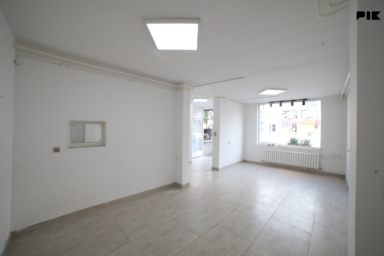 Poslovni prostor 40 m2 - Hrasno, Azize Š. (izlog na glavnu ulicu) 7