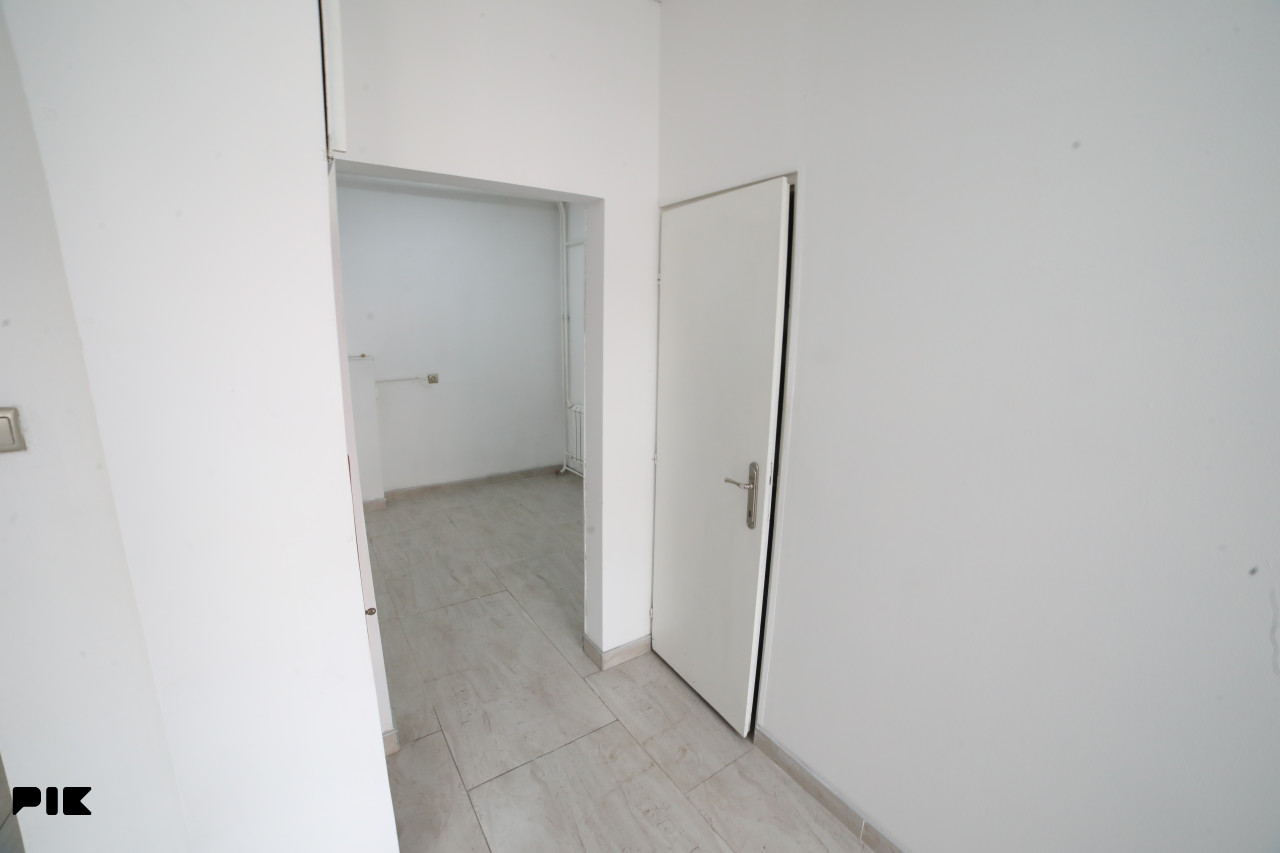 Poslovni prostor 40 m2 - Hrasno, Azize Š. (izlog na glavnu ulicu) 11