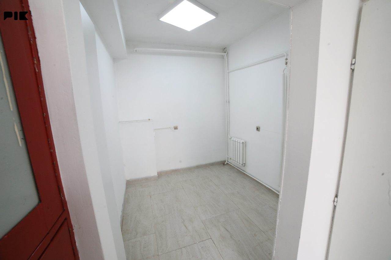 Poslovni prostor 40 m2 - Hrasno, Azize Š. (izlog na glavnu ulicu) 12