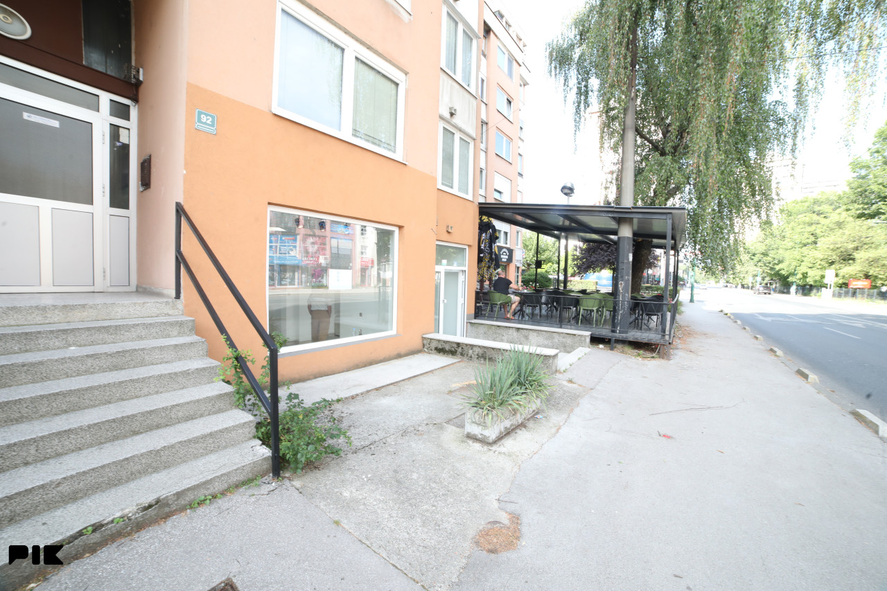 Poslovni prostor 40 m2 - Hrasno, Azize Š. (izlog na glavnu ulicu) 2