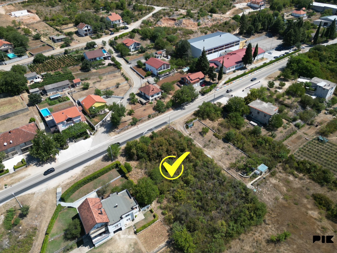 Odlična parcela preko puta škole u Pologu - Široki Brijeg 3