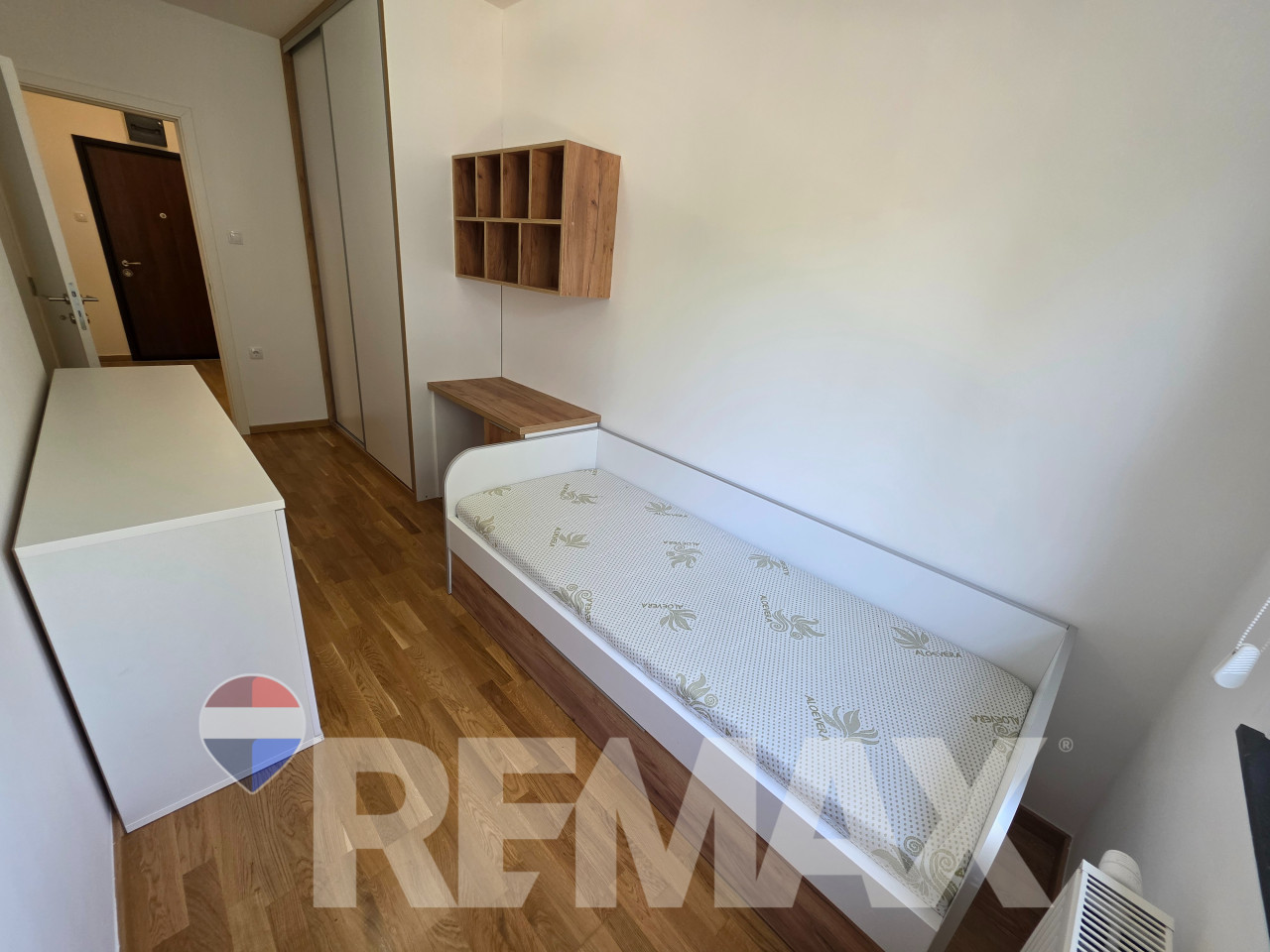 Trosoban stan 60m2, novogradnja, garažno i parking mjesto, ostava 8
