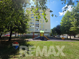 Tosoban stan 69,40m2, Gradiška, Senjak, kod škole, lift, balkon