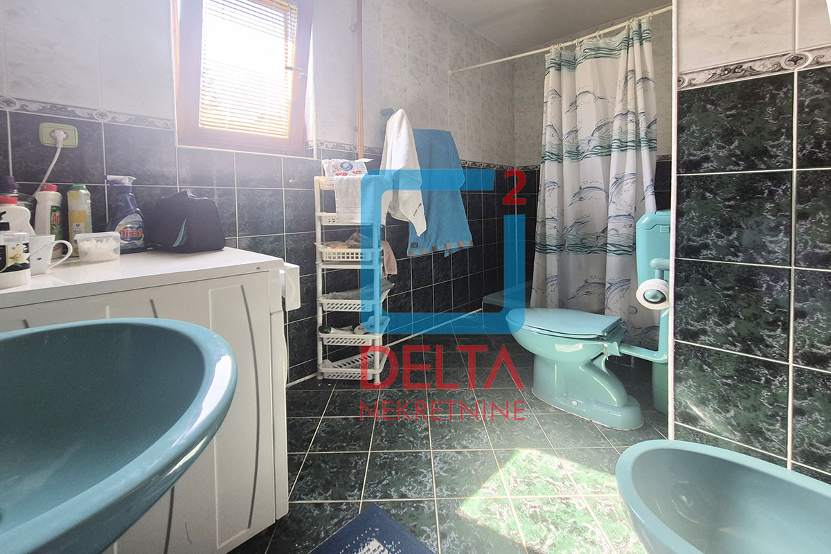 Kuća 118m2 + (dodatna kuća) / na parceli 1.830m2 / Semizovac / 9