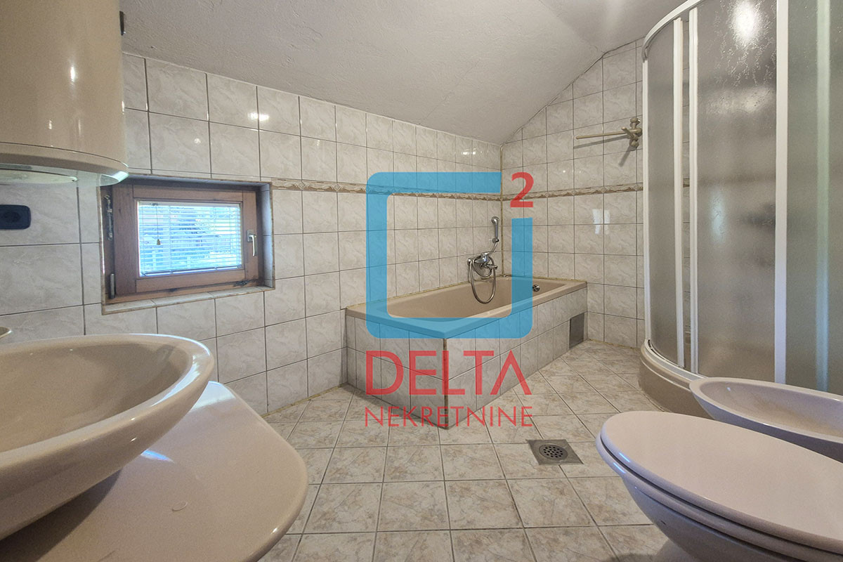 Kuća 118m2 + (dodatna kuća) / na parceli 1.830m2 / Semizovac / 25