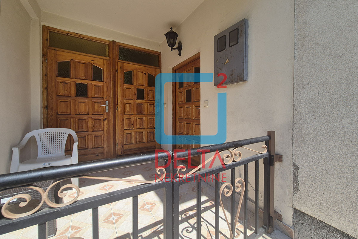 Kuća 118m2 + (dodatna kuća) / na parceli 1.830m2 / Semizovac / 32