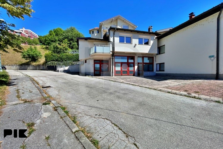 Poslovni objekat sa tri parking mjesta, Vogošća