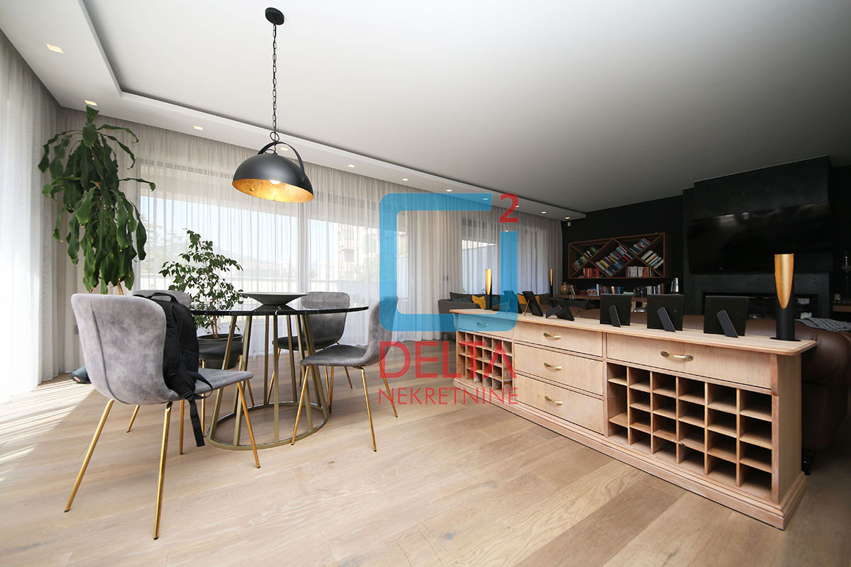Luksuzan šestosoban stan / 200 m2 / dva garažna mjesta / Grbavica 7