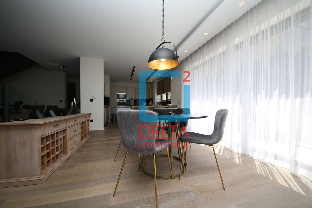 Luksuzan šestosoban stan / 200 m2 / dva garažna mjesta / Grbavica 8