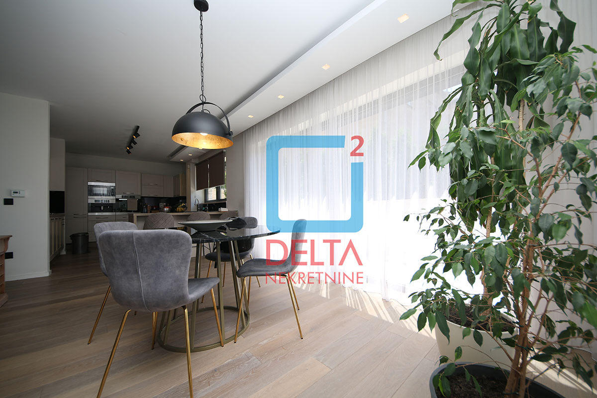 Luksuzan šestosoban stan / 200 m2 / dva garažna mjesta / Grbavica 9