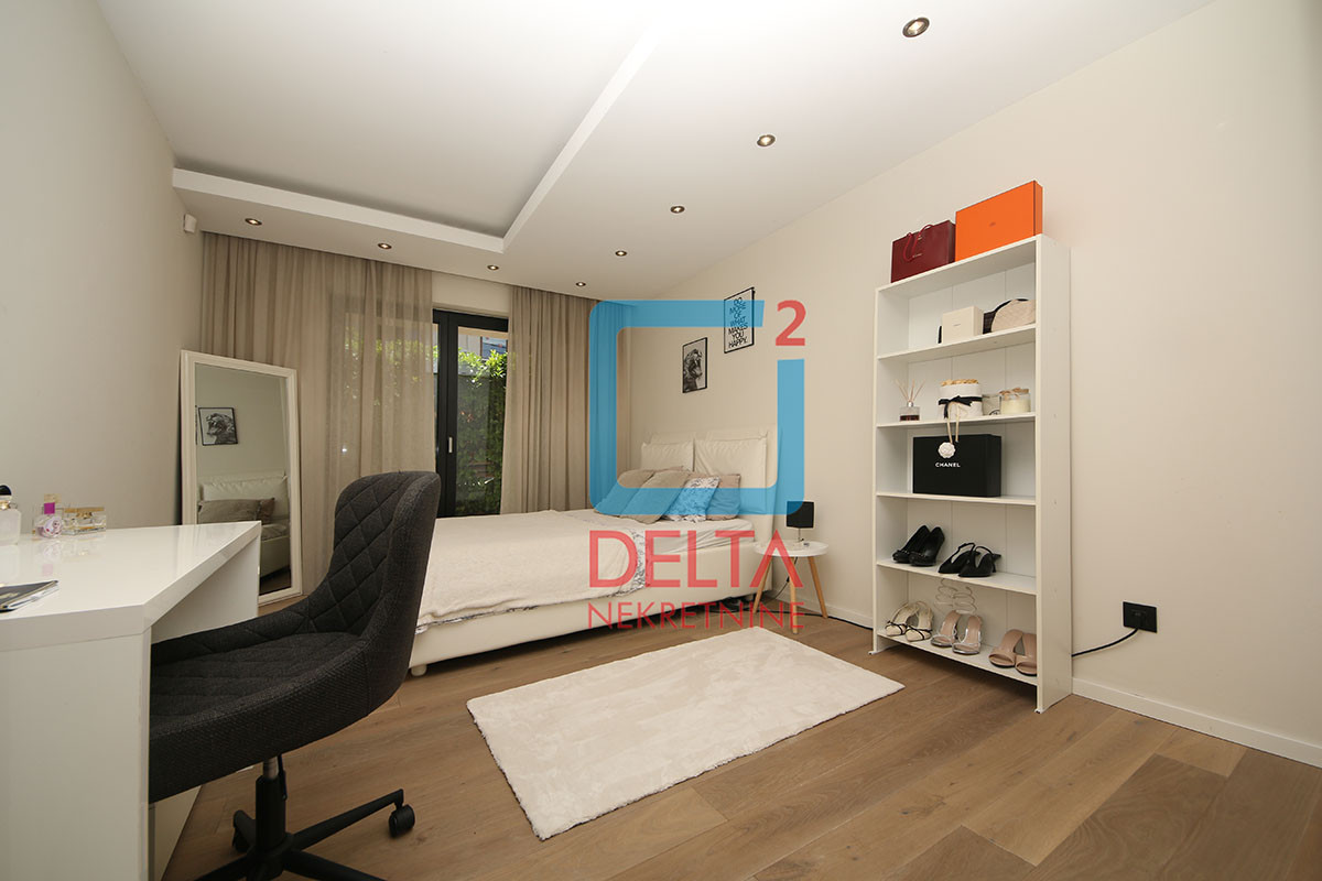 Luksuzan šestosoban stan / 200 m2 / dva garažna mjesta / Grbavica 20