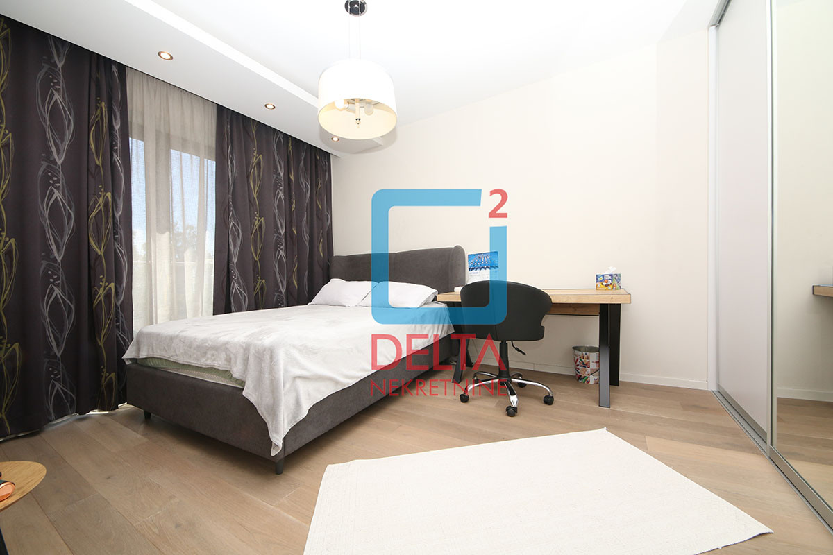 Luksuzan šestosoban stan / 200 m2 / dva garažna mjesta / Grbavica 27