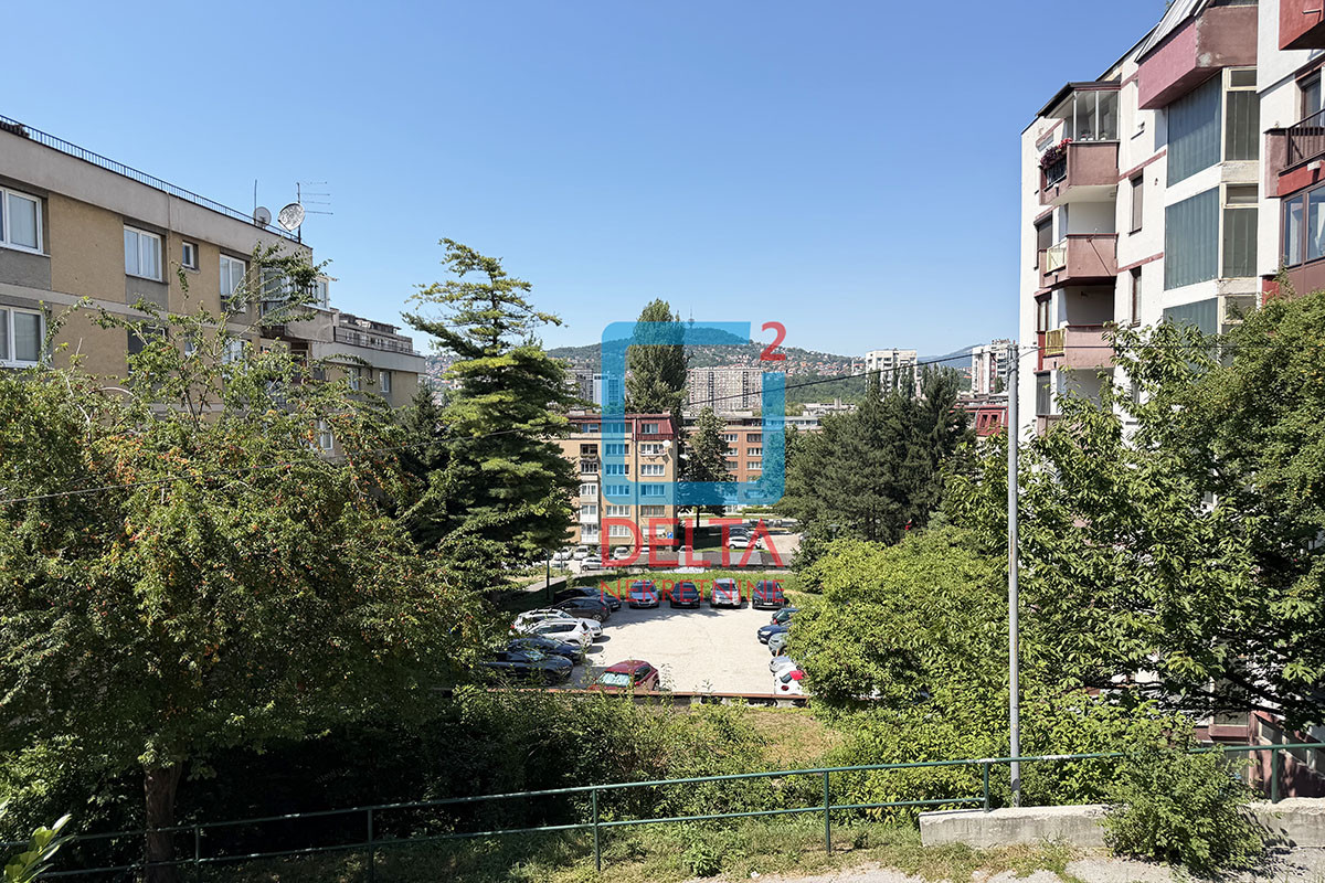 Luksuzan šestosoban stan / 200 m2 / dva garažna mjesta / Grbavica 28