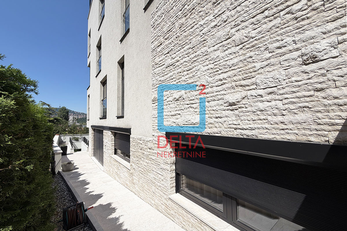 Luksuzan šestosoban stan / 200 m2 / dva garažna mjesta / Grbavica 29