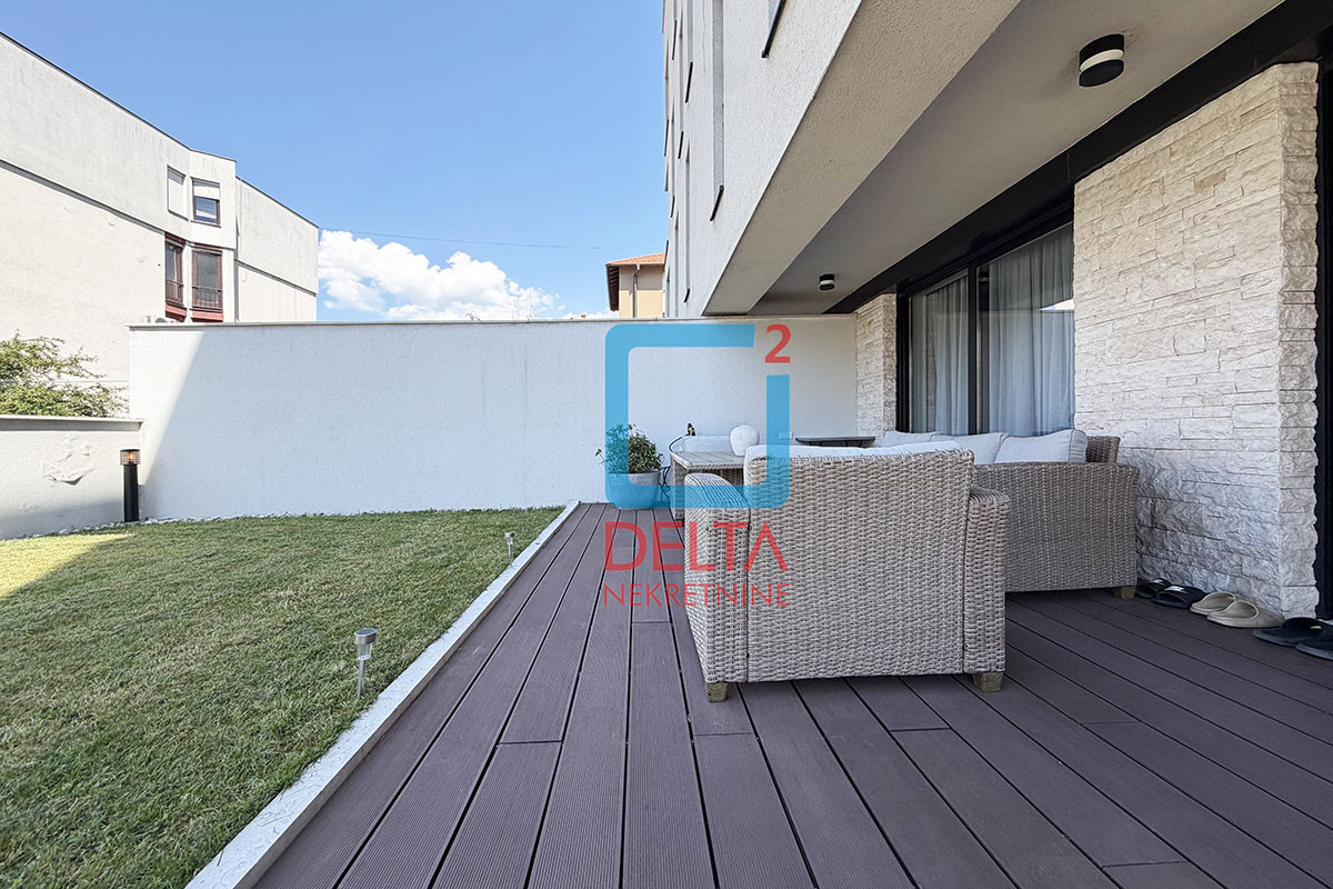 Luksuzan šestosoban stan / 200 m2 / dva garažna mjesta / Grbavica 30
