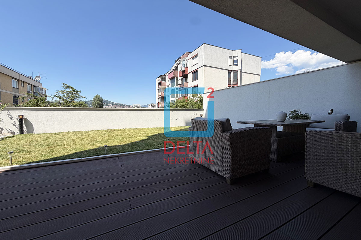 Luksuzan šestosoban stan / 200 m2 / dva garažna mjesta / Grbavica 31