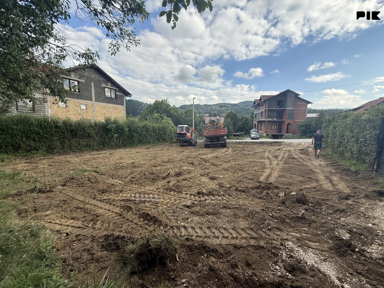IZDAJEM ZEMLJIŠTE U TURBETU UZ GLAVNI PUT PREMA VLAŠIĆU 2